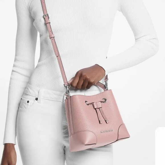 Michael Kors Mercer Small Pebbled Leather Bucket Bag - Picture 4 of 7